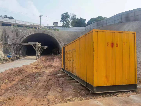 保德发电机出租自启装置的工作原理是什么？