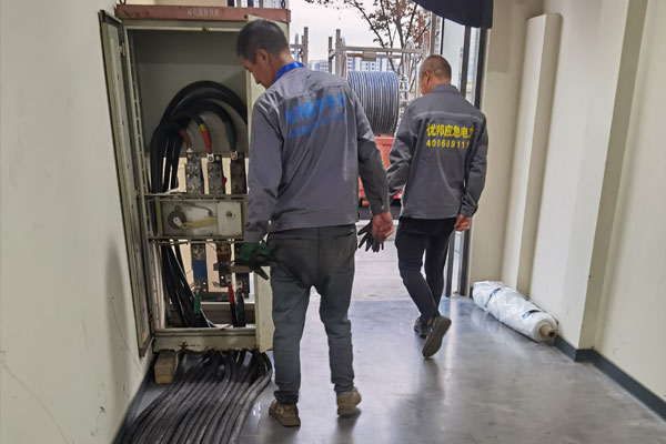 保德柴油发电机组的输出电压调节方式对设备性能有哪些影响？