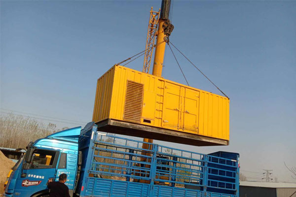 保德如何根据维护记录来计算机油的使用时间？