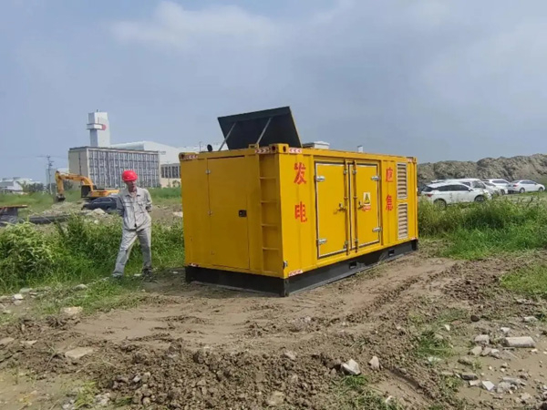 保德如何判断柴油发电机组的电瓶是否处于充满电状态？