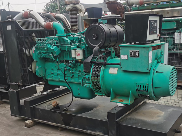 保德冬季低温环境下，500KW发电机组启动电瓶的容量需求具体会增加多少？