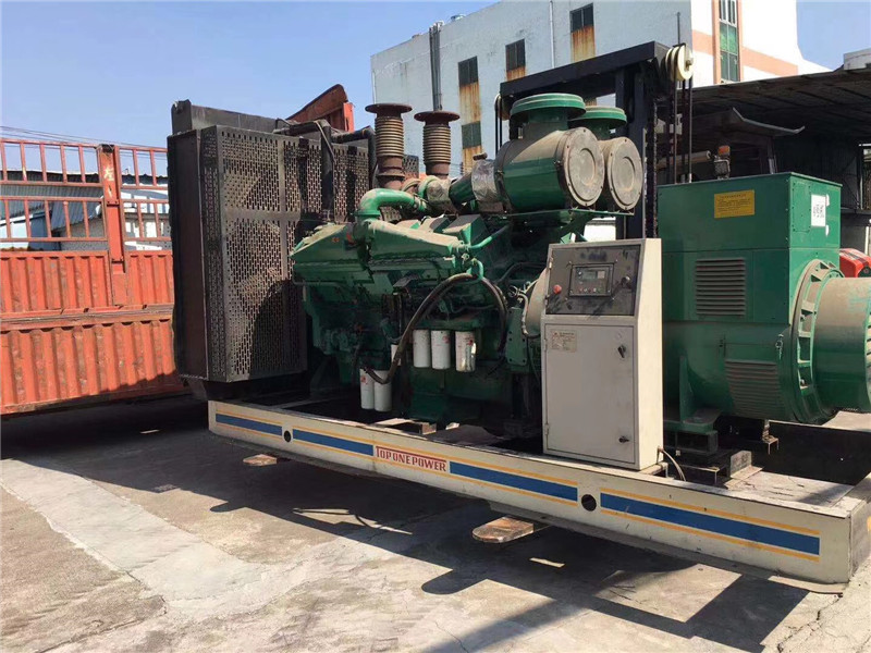 保德如何判断柴油发电机组的机油温度是否达到了合适的预热温度？